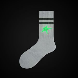 KTS558 شعار مخصص أسود أبيض تنمو في الظلام مضيئة الرياضة الجوارب طاقم الرجال الموضة الهيب هوب الجوارب القطنية العاكسة - Product Image 6