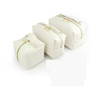 Sac cosmétique blanc de grande capacité avec logo personnalisé, fermeture éclair, poignée de luxe, pochette en cuir imperméable, trousse de toilette en PU, sac de maquillage de voyage - Product Image 1