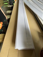 Plaques de plafond en PVC recyclables de 9 mm d'épaisseur, résistantes à la compression, imperméables, impression personnalisée, découpe sur mesure pour hôtel, bureau, hôpital, intérieur