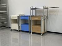Table de chevet d'hôpital ignifuge en HPL avec table à manger rétractable, charnières amorties, chariot médical moderne pour patient
