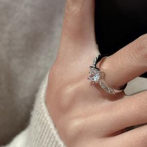 Bague en argent pur S925 avec un seul diamant, style de niche, bijoux de base avec sertissage, bague personnalisée avec pierre principale - Product Image 3