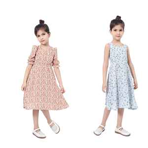 Robe de princesse smockée de luxe à col en V et manches à volants pour petites filles, motif floral d'été, directement de l'usine - Product Image 5