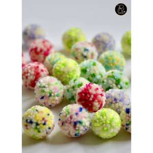 Pompons en feutre de laine de qualité supérieure pour décorations faites main, ornements de Noël, décorations de fête et artisanat pour enfants, disponibles en vrac - Product Image 1