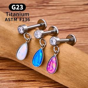 Pendiente Labret Diseño de estambres de plata atemporal con picnics amarillos brillantes Cartílago roscado interno de aleación de titanio de ASTM-F-136 - Product Image 2