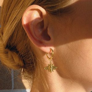 Pendientes de Abeja de Moda al por Mayor, de Acero Inoxidable 316L Coreano, Chapados en Oro PVD de 14k y 18k, Joyería de Alta Calidad para Mujer - Product Image 2