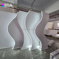 Panel de Fondo Rectangular Personalizado LEDA de PVC Blanco con Tira de Luz LED en Forma de S, Arco Ondulado, Desmontable, de 7-8 pies de Altura, para Escenarios de Boda