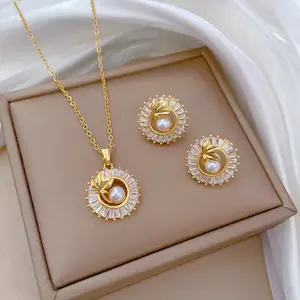 مجموعة مجوهرات جديدة عصرية فاخرة من الماس أقراط من الفولاذ المقاوم للصدأ قلادة مجموعة مجوهرات عصرية من الزركونيا للنساء لحفلات الزفاف