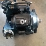 कोमात्सु <span class=keywords><strong>WB140</strong></span>-2N WB150-2N लिए 840220140 हाइड्रोलिक मुख्य पंप असेंबली WB93R-<span class=keywords><strong>2</strong></span> WB97R-<span class=keywords><strong>2</strong></span> WB97S-<span class=keywords><strong>2</strong></span> बैकहोय लोडर - Product Image 2