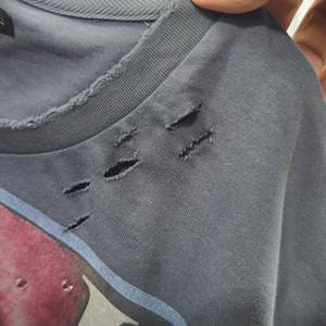 <span class=keywords><strong>Custom</strong></span> Ripped Distressed <span class=keywords><strong>T-shirts</strong></span> 100% katoen streetwear gebreide <span class=keywords><strong>rhinestone</strong></span> boxy fit cropped tee <span class=keywords><strong>t-shirts</strong></span> voor heren - Product Image 4