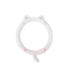 Linda funda de volante de peluche con orejas y cola de gato de 38 cm para usar en el coche en otoño e invierno. - Product Image 3