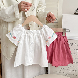 2025 estate camicia bianca Casual a maniche corte da ragazza con ricamo di buona qualità Set di due pezzi con pantaloncini - Product Image 3