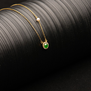 Colgante de Esmeralda Natural Verde Maya Feicui Grado A con Cadena Lockbone, Joyería de Oro 24K, Tipo Hielo Verde Intenso, Forma de Huevo - Product Image 2