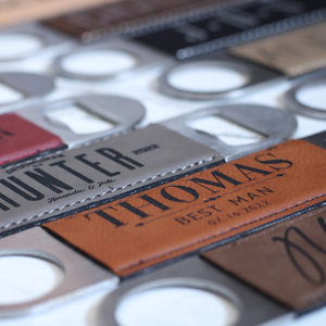 <span class=keywords><strong>ที่</strong></span><span class=keywords><strong>เปิด</strong></span>ขวดแบบกำหนดเอง <span class=keywords><strong>ที่</strong></span><span class=keywords><strong>เปิด</strong></span>ขวดหนัง PU <span class=keywords><strong>ส</strong></span>ลักลาย <span class=keywords><strong>ที่</strong></span><span class=keywords><strong>เปิด</strong></span>ขวดหนังเทียมแบบทนทาน <span class=keywords><strong>ส</strong></span>ำหรับงานปา<span class=keywords><strong>ร์</strong></span>ตี้ งานแต่งงาน - Product Image 3