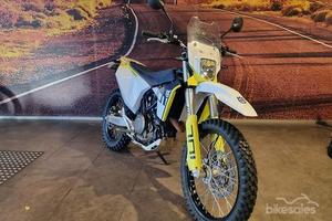 Moto tout-terrain de haute performance 700cc EFI à double usage, avec transmission électronique à 6 vitesses, pour l'aventure et l'enduro - Product Image 3