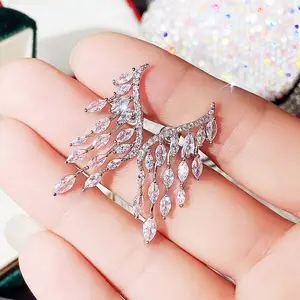 Huitan – boucles d'oreilles en cristal en forme d'aile pour femme, bijoux en zircon cubique, tendance et élégant, 2022