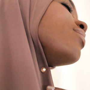 ファッションOEMODMカスタマイズロゴマットメッキ超強力磁気引っ掛かりなしカスタムイスラム教徒のスカーフブローチピンヒジャーブマグネット - Product Image 5