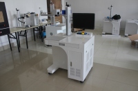 Marcadora Láser de Fibra de Escritorio Todo en Uno de 50W con Control por Computadora, Directo de Fábrica, Ideal para Impresión de Logotipos en Oro, Plata, Cobre y Aleaciones Metálicas