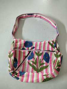 Sac de voyage de luxe fait main avec motif floral bleu, imprimé en coton, matelassé, grande capacité, pour le sport et les voyages - Product Image 3