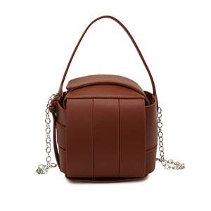 Bolso Cubo Tejido de Lujo con Contraste de Color, Bolso de Hombro Hecho a Mano, Bolso Pequeño Casual de Diseñador para Mujer - Product Image 2
