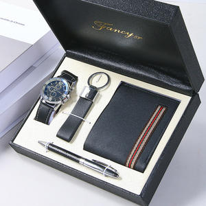 Set Regalo <span class=keywords><strong>Uomo</strong></span> <span class=keywords><strong>di</strong></span> <span class=keywords><strong>Tendenza</strong></span> 2026: Orologio al Quarzo, Portafoglio e Portachiavi - Set Regalo per San Valentino e Natale per Uomini d'Affari - Product Image 5