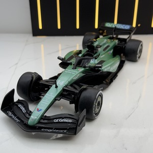 Bburago - Coche de Carreras de Alta Calidad a Escala 1:24, F1 Verstappen Red Bull <span class=keywords><strong>McLaren</strong></span> Aston Martin, Modelo de Aleación Fundida a Presión, Juguetes de Colección para Niños - Product Image 3