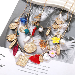 Collar Bohemio G con Dijes de Varias Capas |   Cadena de Cuentas Chapadas en Oro de 18K con Colgantes de Corazón de Girasol y Perla - Joyería de Regalo de Moda - Product Image 2