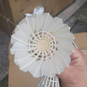Professionelle Maßgefertigte Gänsefeder-Bälle Turnierqualität Leichtgewicht 2-Schicht Hochbeständige PU-Kork Badminton-Federbälle - Product Image 6