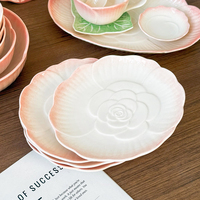 Service de vaisselle de luxe en porcelaine gaufrée motif rose, élégant pour la maison, les mariages, les restaurants et l'hôtellerie, avec logo personnalisé OEM/ODM et coffret cadeau