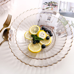 Assiettes de présentation en verre en forme de <span class=keywords><strong>chrysanthème</strong></span> faites à la main et écologiques assiettes en verre décoratives à bord doré plats en verre de service - Product Image 1