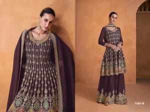Fausse georgette lourde avec séquences de broderie Fonctionne élégant et concepteur Salwar Kameez pour les événements et les fêtes - Product Image 2