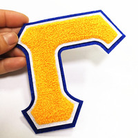 Patchs en chenille personnalisés en forme de cœur avec lettres brodées pour vestes, chapeaux et accessoires Letterman personnalisables