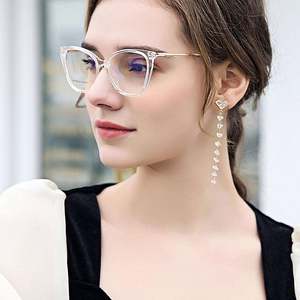 Gafas de Sol de Moda 2025 con Logotipo Personalizado para Mujer, Montura de Aleación TR90 en Forma de Mariposa, Gafas Ópticas Anti Luz Azul - Product Image 3