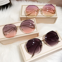 Lunettes de soleil de luxe personnalisées pour femmes, surdimensionnées, monture métallique rétro, UV400, tendance, carrées, classiques