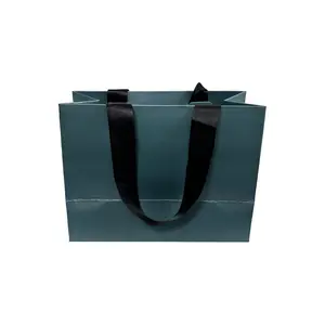 حقيبة تسوق ورقية قابلة للطي للبيع مباشرة من المصنع Momei ملابس وأحذية حقائب ورقية مطلية بالطحالب الخضراء للملابس