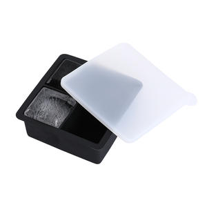 Moule à glaçons en silicone pratique et sûr avec quatre compartiments carrés pour un démoulage facile - Product Image 5