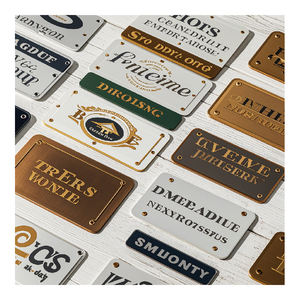 لوحة أسماء مخصصة ذاتية اللصق بلاستيكية فارغة لافتة بلاستيكية فارغة لافتات أسماء مخصصة ترافيوليتا محفورة - Product Image 1