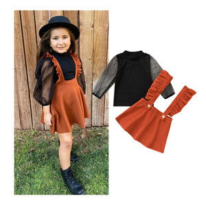 Ensembles de Vêtements pour Filles en Gros : Nouveauté Bébé, Chemise Noire en Gaze à Manches Bouffantes et Jupe Plissée à Bretelles - Product Image 1