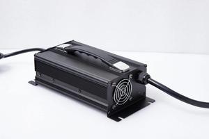 1200W <span class=keywords><strong>24v</strong></span> 36v 42v 48v 54.6v 60v 67.2v 72v 84v 15a 18a 20a tricyle électrique <span class=keywords><strong>scooter</strong></span> moto lithium <span class=keywords><strong>chargeur</strong></span> de batterie au plomb - Product Image 4