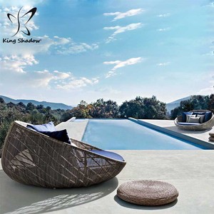 Lit de Jour Pliable en Plastique Tressé Moderne et Élégant avec Coussin Imperméable pour Hôtel, Patio, Jardin, <span class=keywords><strong>Piscine</strong></span> et Utilisation Extérieure - Product Image 1