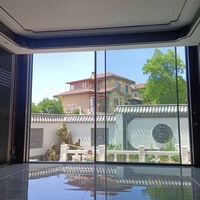 Porte d'entrée coulissante extérieure en verre sur mesure à trois rails et quatre panneaux, grande ouverture, gain de place, pour hôtel et villa