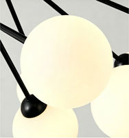 Lustre LED suspendu moderne et créatif en fer noir avec boule de verre, idéal pour villa et salon, style luxe