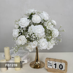 Centro de Mesa de Rosas Blancas Artificiales Realistas Hechas a Mano con Orquídeas y Hiedra para Decoración de Bodas - Product Image 3