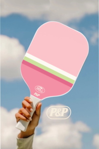 La elegante raqueta de pickleball P&P es perfecta para adultos que disfrutan de la diversión y el juego competitivo durante todo el año. - Product Image 4