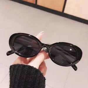 2025 New Style Classical Unisex Fashion Street Shooting Sunglasses Hipster Full Rim Small Beige Gold Red UV400 PC Wholesale - Product Image 5