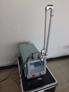เครื่องเลเซอร์ CO2 กำลังสูง 3000W สำหรับการฟื้นฟูผิว ได้รับการรับรองมาตรฐาน CE แบบพกพา สำหรับการลบรอยแตกลาย - Product Image 4
