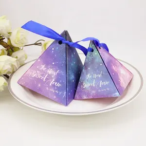 โรงงานขายตรง Starry Sky Pyramid งานแต่งงานของขวัญกล่องสามเหลี่ยม Candy บรรจุภัณฑ์