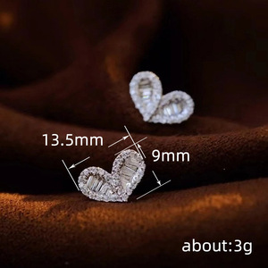 Orecchini a cuore dolce per donna, piccoli e semplici, accessori per l'uso quotidiano - Product Image 4