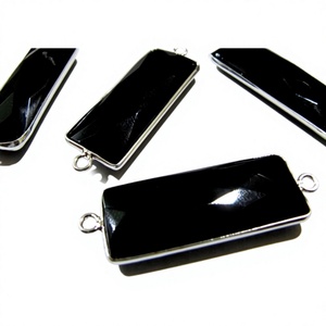 Connecteur en onyx noir de qualité supérieure, forme baguette, double boucle, environ 30x12mm - Product Image 1
