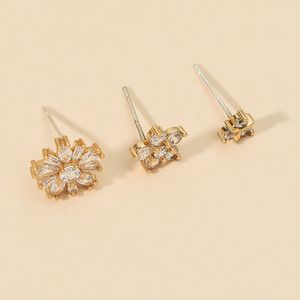 Set di 2 Orecchini a Clip Trendy per Donne, Colore Oro, a Forma di C, Impilabili, con Zirconi, Senza Piercing, per Feste e Matrimoni - Product Image 4