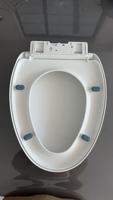 Abattant de toilettes moderne à fermeture douce avec amortisseur et charnière, forme allongée, dégagement rapide, garantie 3 ans pour salle de bain